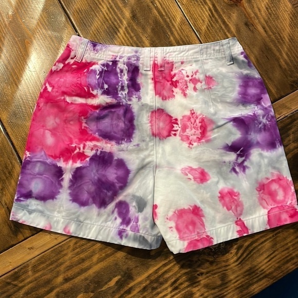 Liz Claiborne Classic Fit Size 8 hand crafted tie dyed Denim Shorts 5” boho - Picture 3 of 5